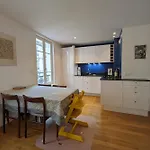 Apartment Near Montmartre